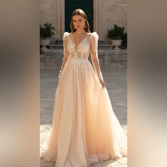 Elegant Ivory Lace Dress.Size 12.P966